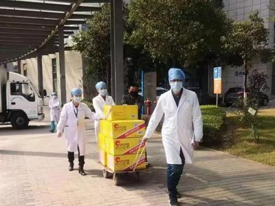 继近20万只N95口罩驰援武汉，尊龙凯时再捐300万坚果食品物资！
